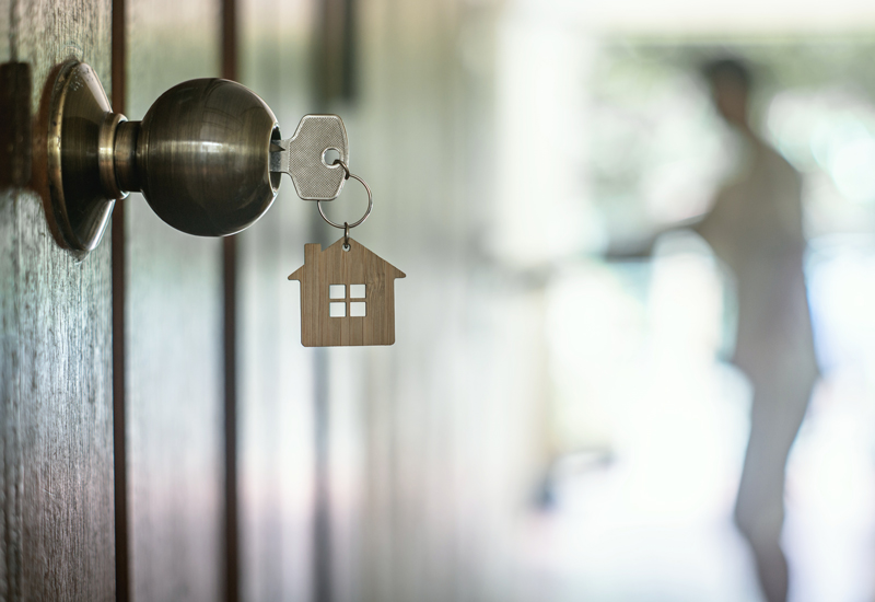 Renting vs. Buying: 6 Things to Consider thumbnail