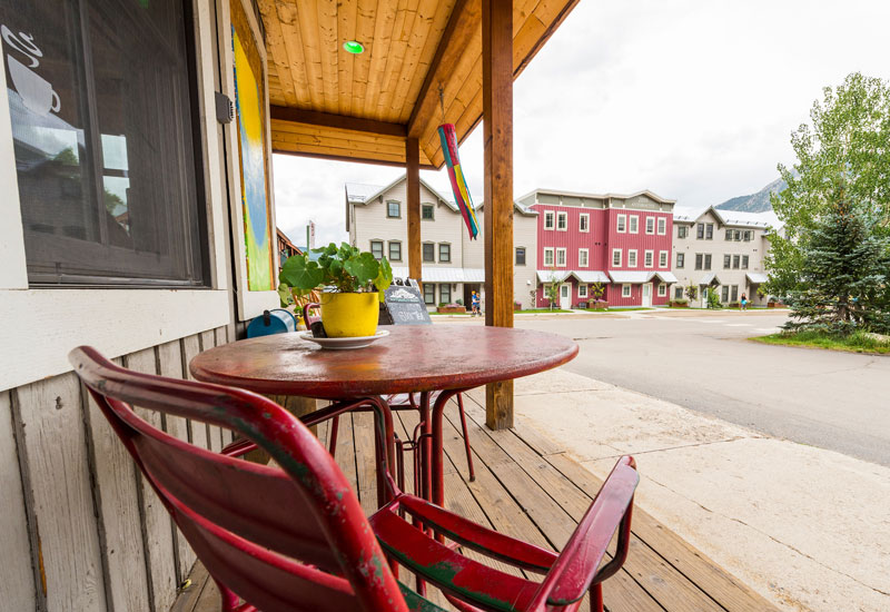 A table on a patio at Anthracite Place in Crested Butte