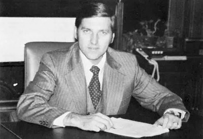 a black and white photo of Walter Kane